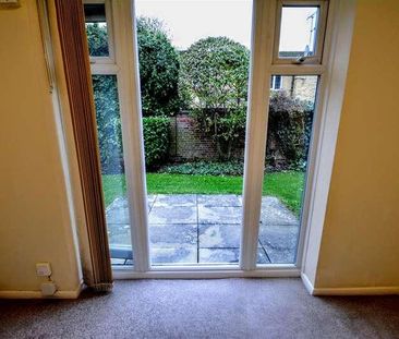 Yeomanry Close, Epsom, KT17 - Photo 2