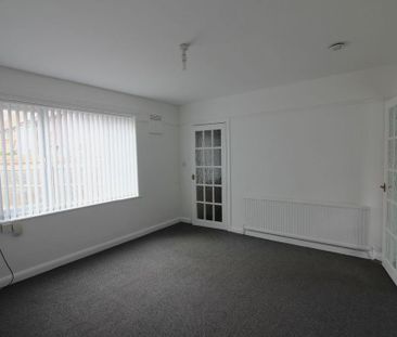 2 bedroom end of terrace house to rent - Photo 3