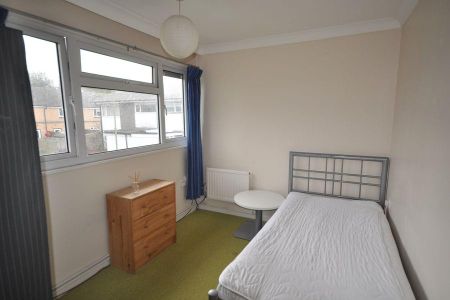 3 bedroom terraced house to rent - Photo 5