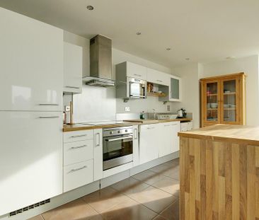 3 bedroom flat to rent - Photo 6