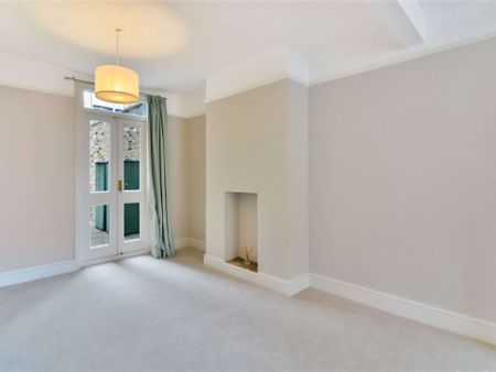 An ideal three bedroom cottage well located "between the commons" - Photo 4