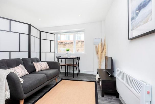 Studio to rent - Photo 1