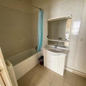 Location Appartement 1 pièce 37m² LYON 3ème - Photo 2