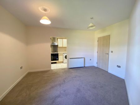 2 bedroom Flat To Let - Photo 2