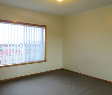 Neat one bedroom flat close to all amenities - Photo 5