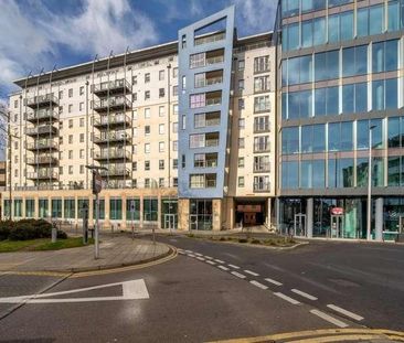 Woking, Surrey, GU21 - Photo 5