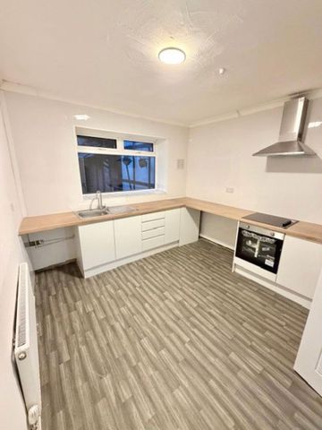 3 bedroom end of terrace house to rent - Photo 3