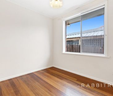 Sun filled style in Bentleigh East - Unfurnished. - Photo 6