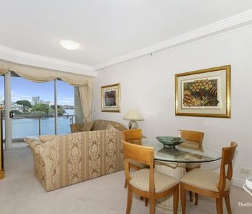 ARGUABLY THE CBDs FINEST RIVERFRONT COMPLEX 1 Bedroom Furnished - Photo 2