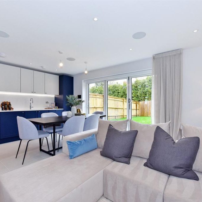 3 bedroom semi-detached house to rent - Photo 1