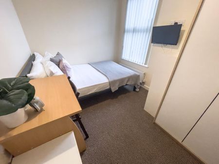 4 bedroom terraced house to rent - Photo 3