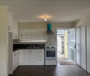 Tidy 2 bedroom unit - Photo 4