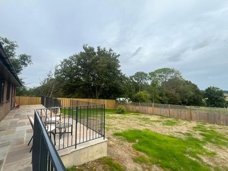 3 bedroom bungalow to rent - Photo 4