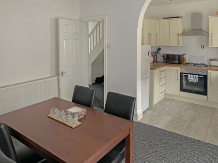 3 bedroom terraced house to rent - Photo 5