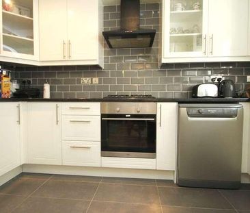 Kingston Upon Thames, Surrey, KT1 - Photo 2