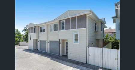 Beautifully Presented 3 Bedroom Air-Conditioned Townhouse - Photo 5