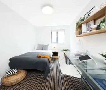2 Bed Flat - Photo 3