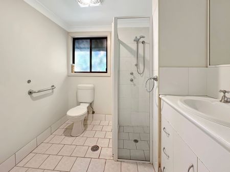 4 Bedroom home in Orana Heights - Photo 3