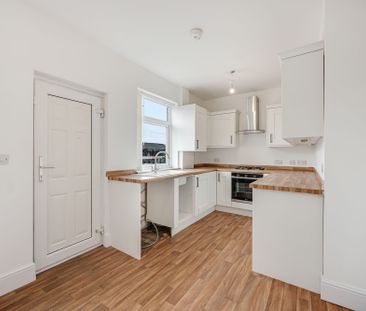 3 bed terraced house to rent in Third Avenue, Bury, BL9 - Photo 2