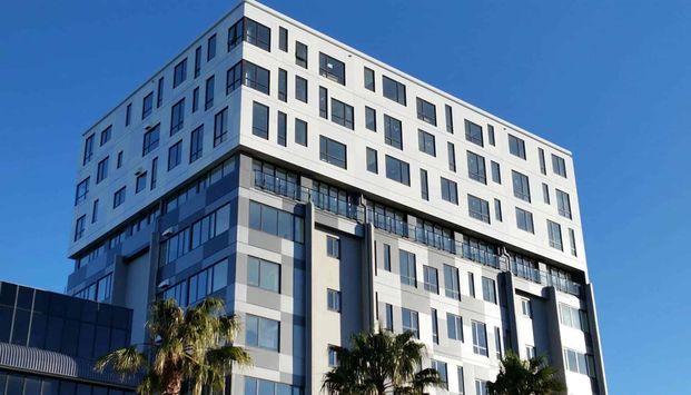 Modern living in Manukau! - Photo 1