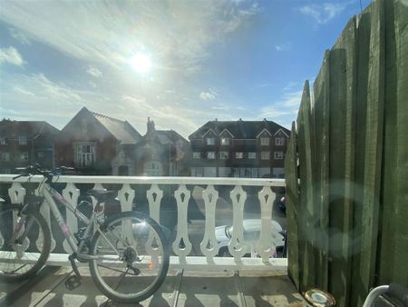 2 bedroom flat to rent - Photo 2