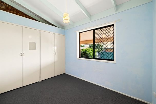 Two Bedroom Unit in Convenient Location - Photo 1