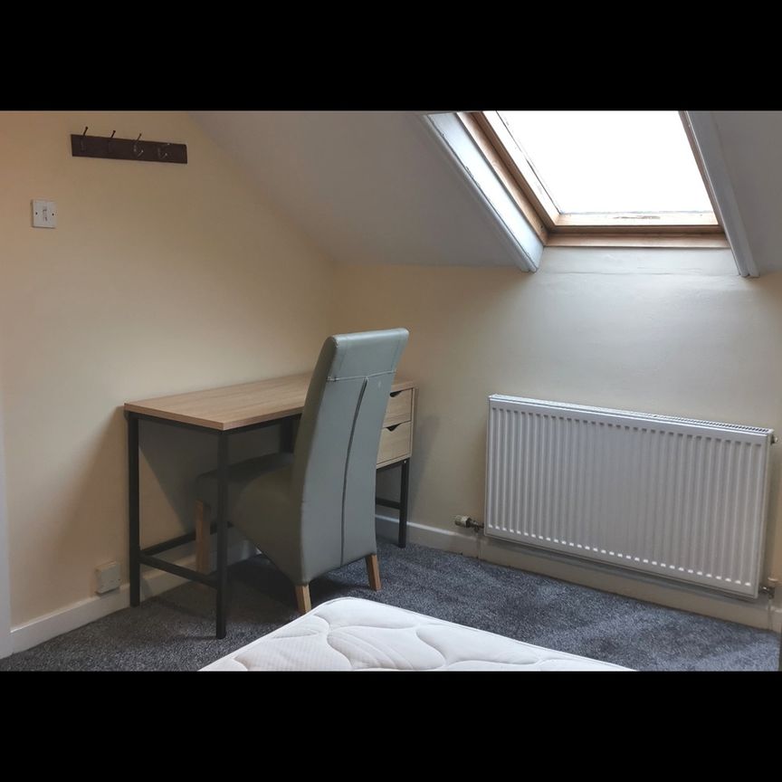 Room in a Shared House, Great Cheetham Street West, M7 - Photo 1