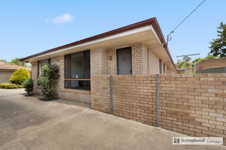 CENTRAL, QUIET & RENOVATED - Photo 5