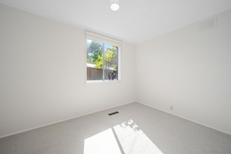 12 Millhouse Crescent, Higgins ACT, Belconnen - Photo 2