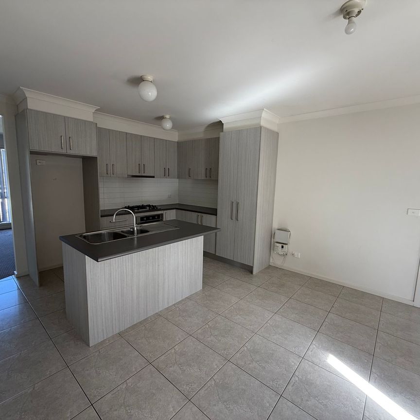 Neat 3 Bedroom Home!! - Photo 1