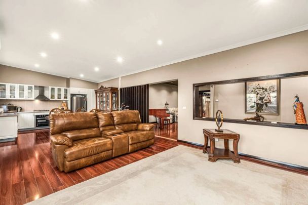 A Charming Californian Bungalow with Modern Comfort and Prime School-Zone Convenience - Photo 1