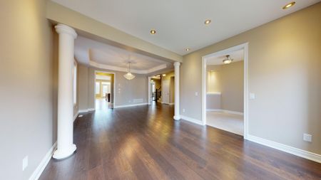 Luxurious Oakville Home - 5 Beds, 5 Baths, 5,358 Sq. Ft. - Photo 4