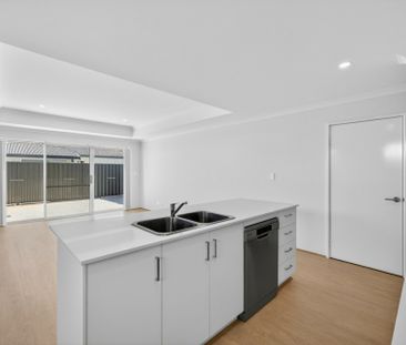 Brand new home waiting for it's first family - Photo 4