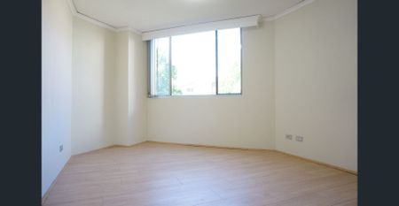 Freshly Painted 2-Bedroom Apartment with Large Study room! - Photo 2