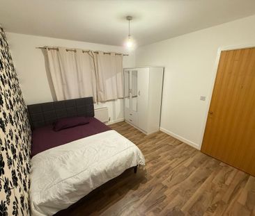 1 bedroom in a house share to rent - Photo 5