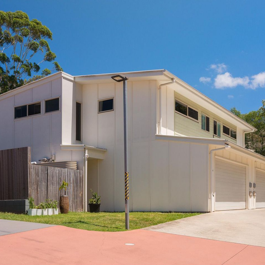 Modern Townhouse in Carseldine!! - Photo 1