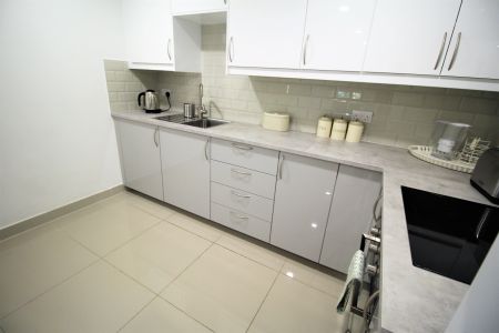 3 Bedroom Apartment - Photo 2