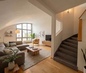 1140! Sonnige 5-Zimmer-DG-Maisonette mit S/W-Terrasse & Balkon in Grünruhelage! - Foto 1
