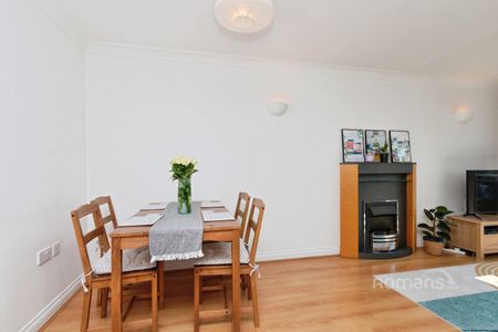 2 bedroom maisonette to rent - Photo 4