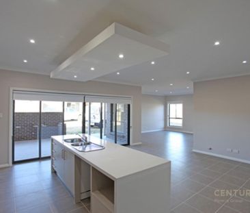 Modern Family Home - Photo 3