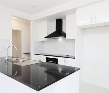 Brand New - Fully A/C and Tiled - Solar - Side Access - New Turf Co... - Photo 3