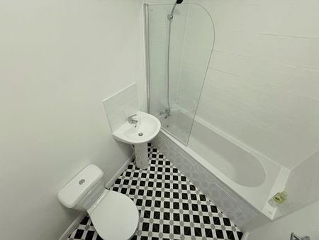 2 Bed Flat, Church Lane, M9 - Photo 5