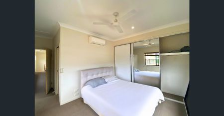 MODERN 3 BEDROOM, 3 BATHROOM UNIT IN A PRIME LOCATION! LOCATED CLOSE TO SCHOOLS! - Photo 2