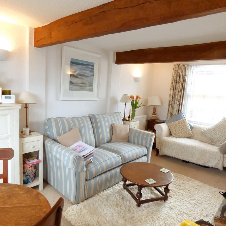 2 bedroom character property to rent - Photo 1