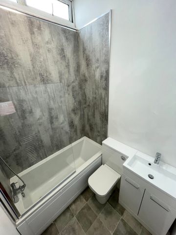 Two Bedroom Flat to Let in Sheffield - Photo 5