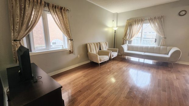 For Lease - 24 Golden Oak Avenue, Richmond Hill, Ontario - Photo 1