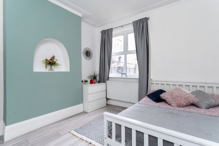 Victorian house in the heart of Wood Green, Zone 3 Room 4 - Photo 4