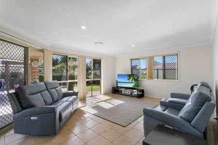Sensational Home with Ducted Air Con & Swimming Pool & Solar - Photo 2