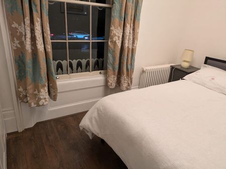 2 Bed Flat, Shooters Hill Road, SE3 - Photo 2