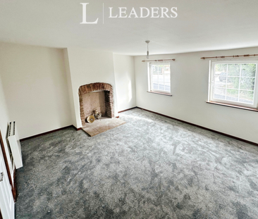 3 bedroom semi detached to rent High Street, Arlingham, Gloucester,... - Photo 2